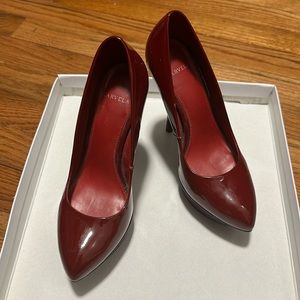 Stylish Carvela platform pumps, burgundy, patent. Size 37